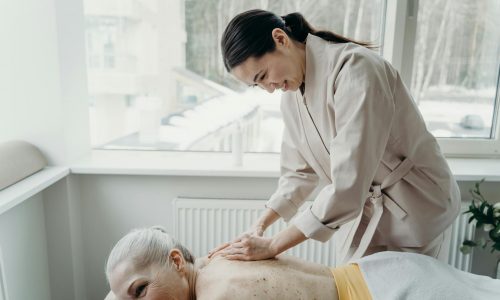 massage-therapy-for-seniors